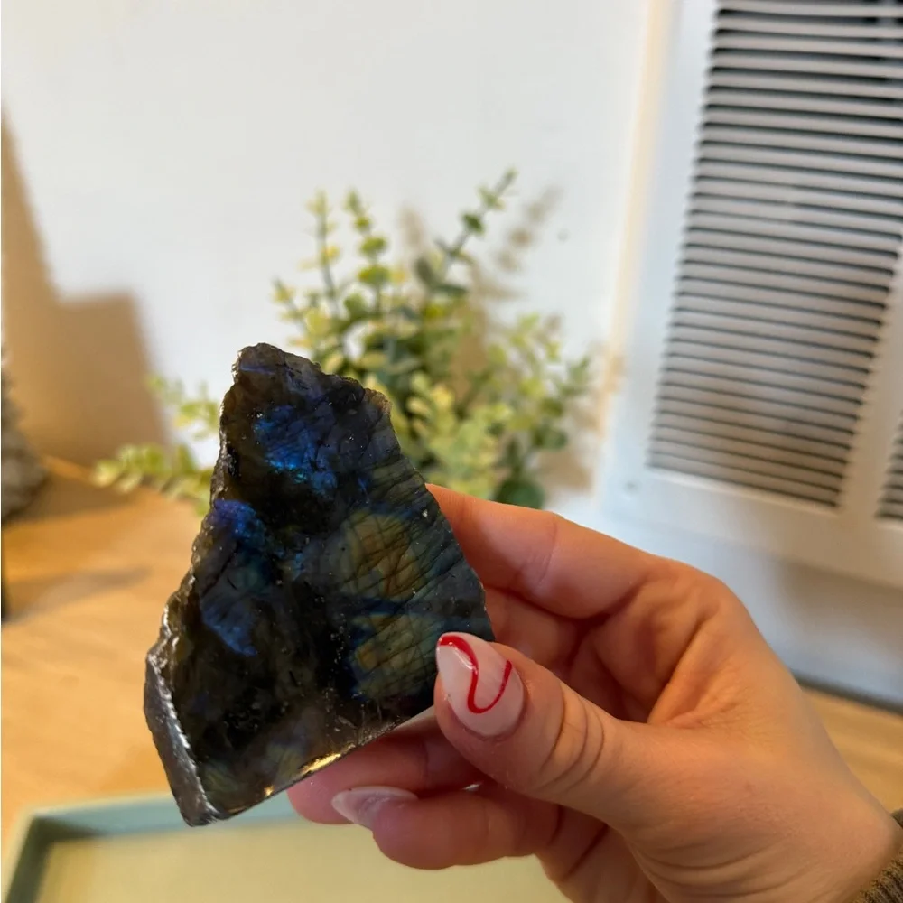 Iridescent Labradorite Stone - Picture 8 of 8